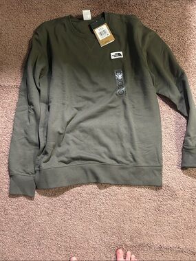 The North Face Men’s Crewneck Sweatshirt in Olive